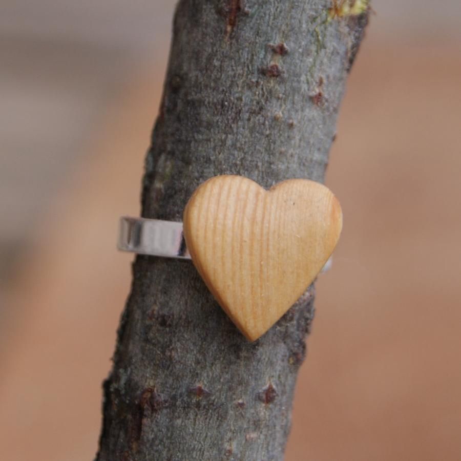 Bague cabochon en bois forme coeur M&eacute;l&egrave;ze largeur 14mm