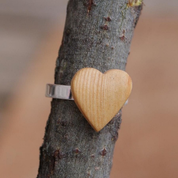 Bague cabochon en bois forme coeur M&eacute;l&egrave;ze largeur 14mm