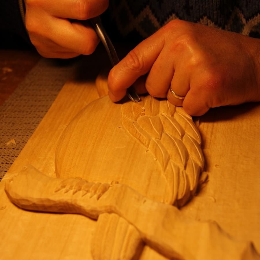 Uggla i låg relief, handgjord i Savoie