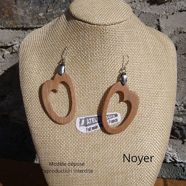 ovalt &ouml;rh&auml;nge av boktr&auml; handgjort tr&auml; smycke, geometrisk form