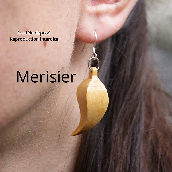 fj&auml;der&ouml;rh&auml;nge, handgjord, vaxat k&ouml;rsb&auml;rstr&auml;, natur