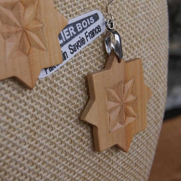 &ouml;rh&auml;ngen snidade smycken natur massivt tr&auml; k&ouml;rsb&auml;rstr&auml; handgjord