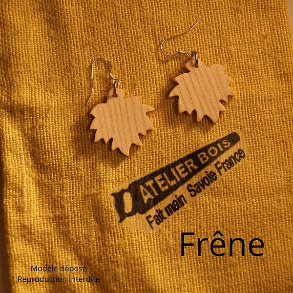 l&ouml;nnl&ouml;v &ouml;rh&auml;ngen av boktr&auml; etiska tr&auml; smycken, natur smycken, handgjorda