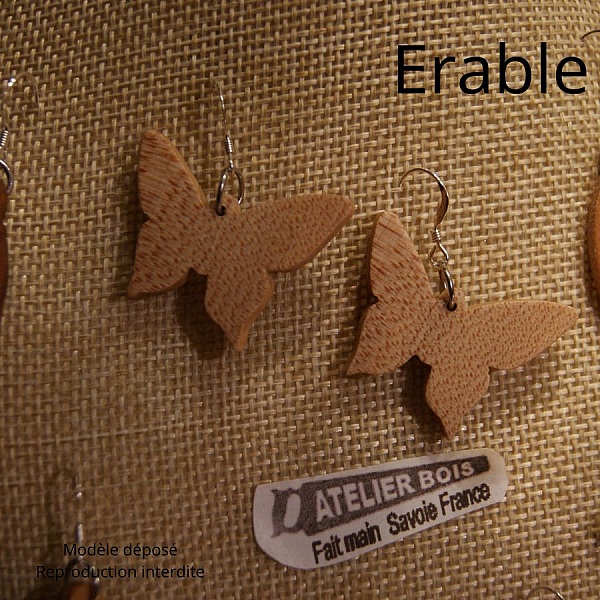 fj&auml;rils&ouml;rh&auml;ngen av massivt asketr&auml; etiska tr&auml;smycken, handgjorda vaxade natursmycken