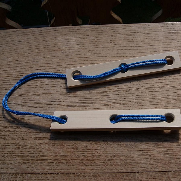 F&aring;ngens huvudkn&auml;ppare tr&auml; och sn&ouml;re