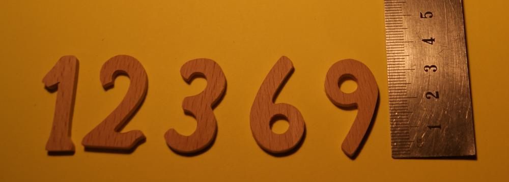 Träsiffror 1,2,3,6,9 3,2cm höga, 3mm tjocka, gjorda av bokträ för klockor