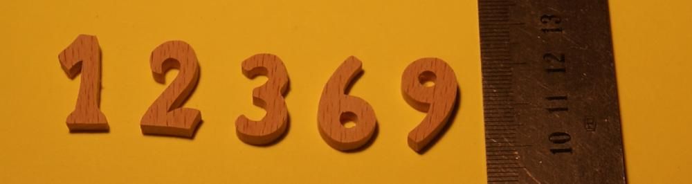 Träsiffror 1,2,3,6,9 2cm höga, 3mm tjocka, gjorda av bokträ för klockor
