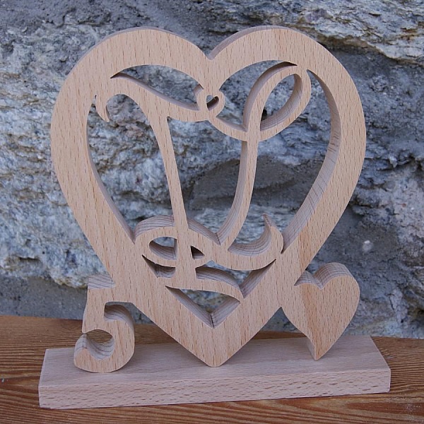 Coeur initiales personnalis&eacute;es, noce de bois, 5 ans de mariage, anniversaire, d&eacute;coration de table h&ecirc;tre massif