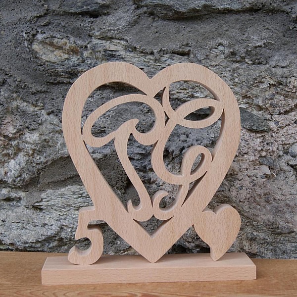 Coeur initiales personnalis&eacute;es, noce de bois, 5 ans de mariage, anniversaire, d&eacute;coration de table h&ecirc;tre massif