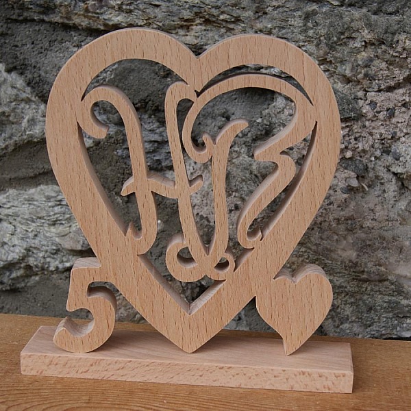 Coeur initiales personnalis&eacute;es, noce de bois, 5 ans de mariage, anniversaire, d&eacute;coration de table h&ecirc;tre massif