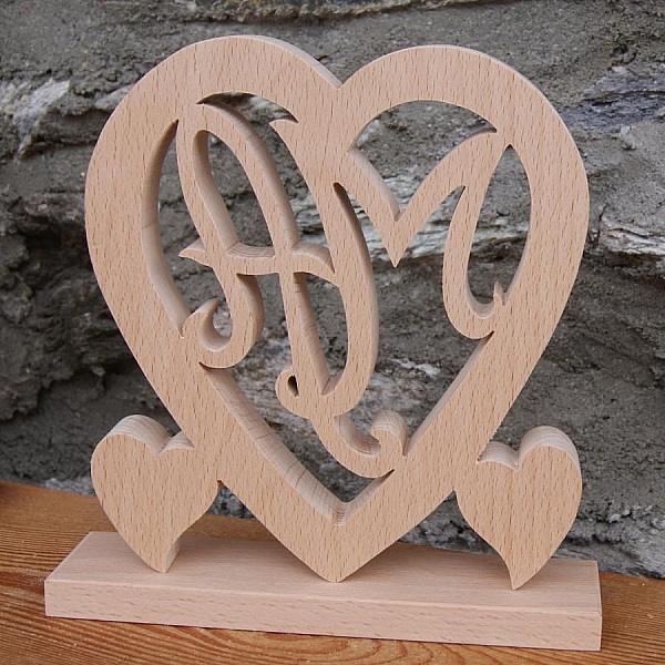 Coeur initiales personnalis&eacute;es, noce de bois, 5 ans de mariage, anniversaire, d&eacute;coration de table h&ecirc;tre massif