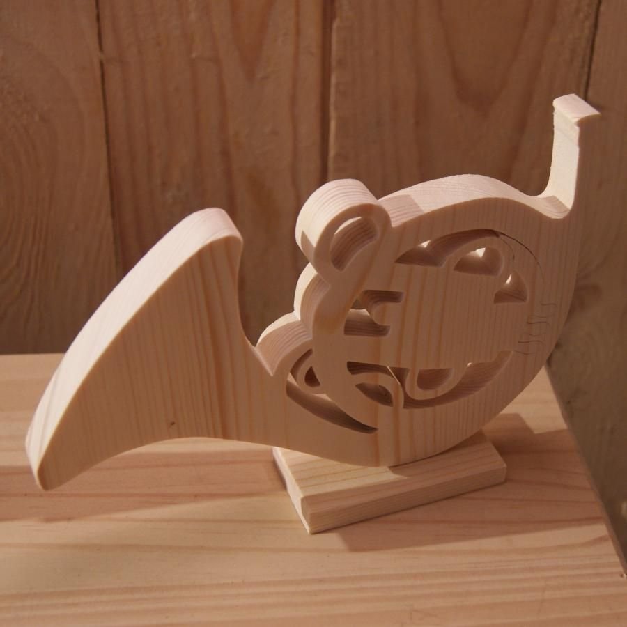 trä horn monterad på en bas dekoration, handgjord bröllop centerpiece original gåva horn spelare