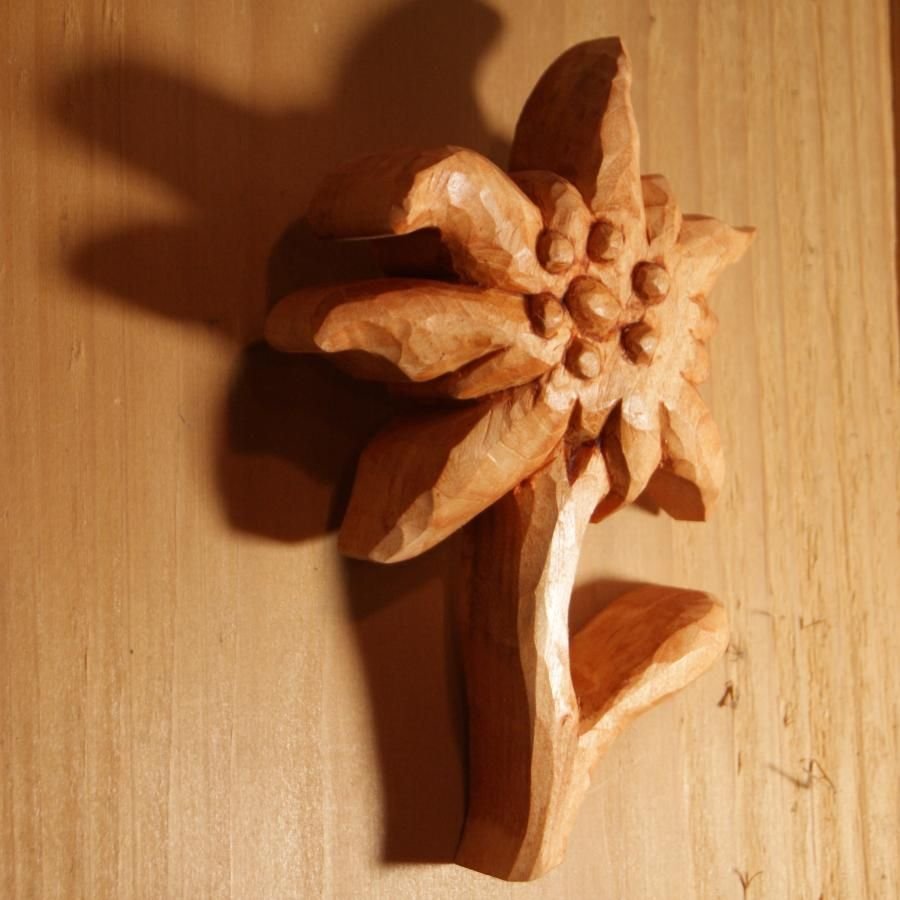Edelweiss i trä, handsnidad och vaxad i körsbärsträ, dekoration av chalet, lind