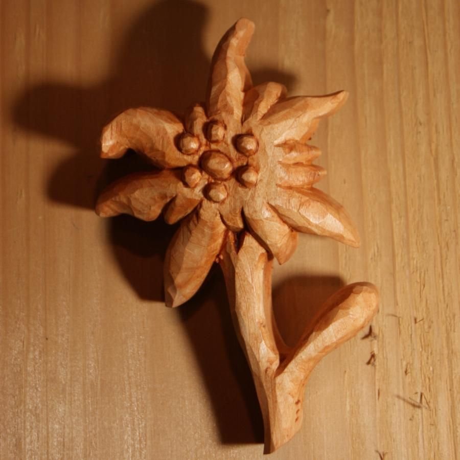 Edelweiss i trä, handsnidad och vaxad i körsbärsträ, dekoration av chalet, lind