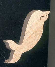 Miniatyrdelfinfigur 4,6x 5 cm i trä, handgjord