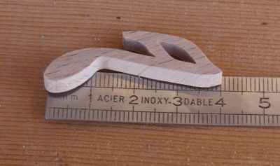 Figurin dubbel krok lång 4cm ep3mm massivt trä utsmyckning skrot musik handgjord