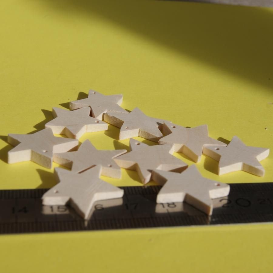 Miniatyrstjärna med 5 genomborrade grenar, juldekoration att dekorera och hänga upp, massivt trä.