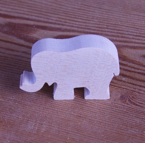 Miniatyrfigur av elefant i massivt trä för att dekorera handgjorda hantverk 