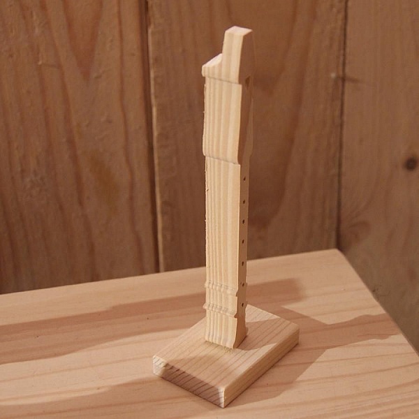 Massivt tr&auml; blockfl&ouml;jt ht 20 cm handgjord inredning musik g&aring;va fl&ouml;jtist