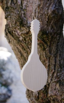 Mandolin i massivt trä ht15cm, musikalisk bröllopsdekoration handgjord musiker gåva
