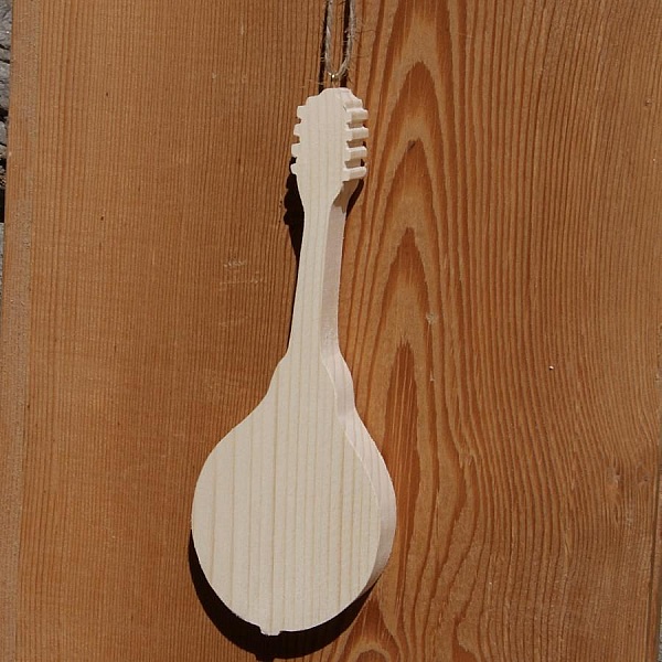 Mandolin i massivt tr&auml; ht15cm, musikalisk br&ouml;llopsdekoration handgjord musiker g&aring;va