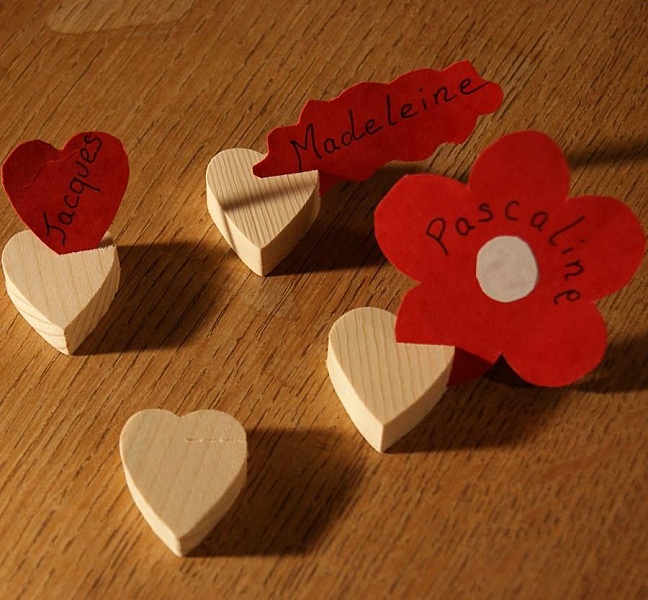 Platsbiljetter i massivt granhj&auml;rta, &aring;teranv&auml;ndbara, ska dekoreras, per 10, br&ouml;llopsnamnskylt