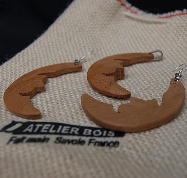 Moon set, &ouml;rh&auml;ngen och h&auml;ngsmycke av boktr&auml;, handgjord