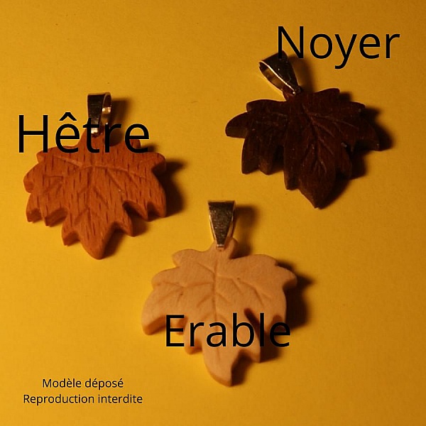 h&auml;ngande l&ouml;nnl&ouml;v av vaxat ribbat boktr&auml; etiska smycken, handgjorda