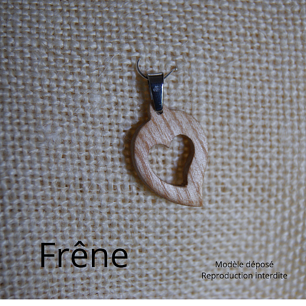 h&auml;ngande tr&auml; br&ouml;llopssmycken och naturhj&auml;rta utskuret, k&ouml;rsb&auml;rstr&auml;, handgjord, g&aring;va p&aring; Alla hj&auml;rtans dag, tr&auml;br&ouml;llop