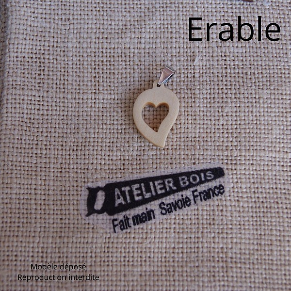 h&auml;ngande tr&auml; br&ouml;llopssmycken och naturhj&auml;rta utskuret, k&ouml;rsb&auml;rstr&auml;, handgjord, g&aring;va p&aring; Alla hj&auml;rtans dag, tr&auml;br&ouml;llop