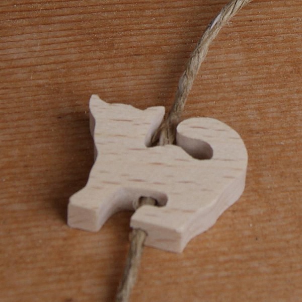 tr&auml; p&auml;rla katt, vertikal borrning f&ouml;r mobil och upph&auml;ngning handgjord massivt tr&auml;