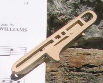 handgjord trombonklämma i massivt trä, originell och användbar gåva för trombonist musiker