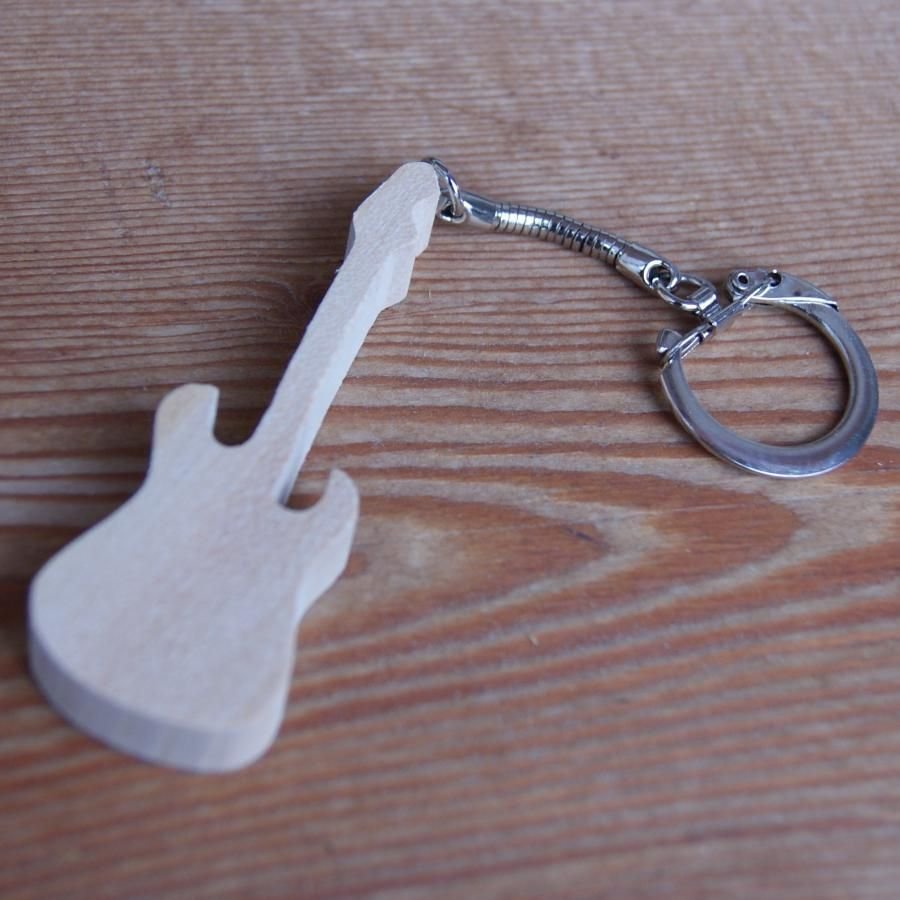 nyckelring för elgitarr tillverkad av massivt körsbärsträ, handgjord gåva för musiker och gitarrister