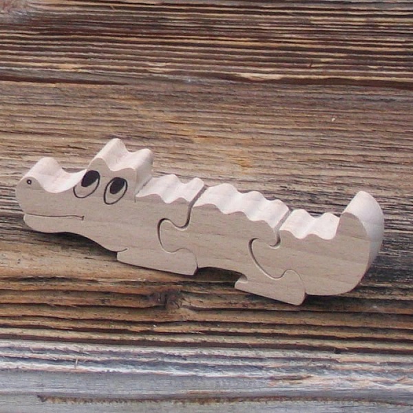 Tr&auml;pussel 3 bitar krokodil boktr&auml;, handskuren, djur