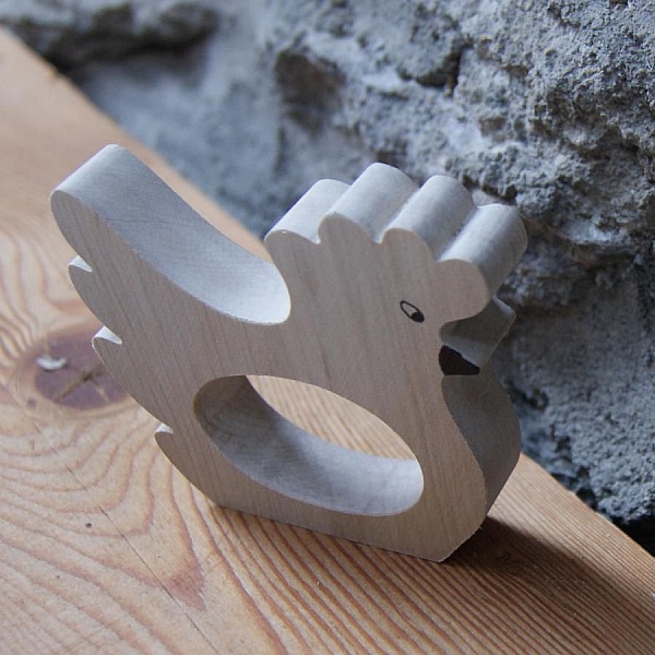 Servettring hen att m&aring;la massivt tr&auml; handgjord