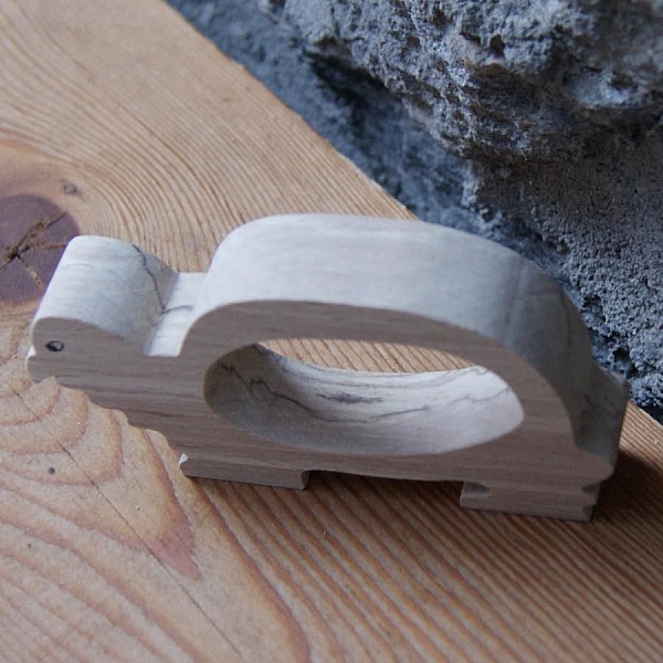 Servettring sk&ouml;ldpadda handgjord i massivt tr&auml;