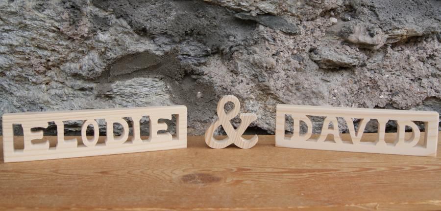 skylt och, ampersand 5 cm i trä som ska placeras