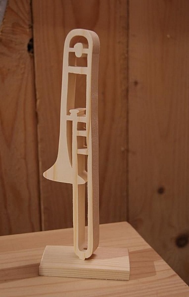trombone en bois ht 20cm d&eacute;coration musicale en bois, cadeau tromboniste, fait main