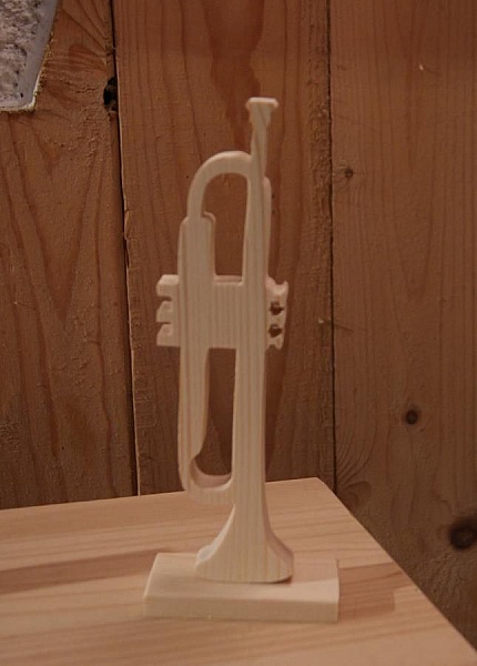 L&aring;ng tr&auml;trumpet 20cm, gran, musikalisk dekoration, g&aring;va till trumpetspelare, handgjord