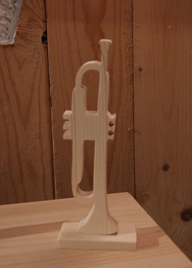 Lång trätrumpet 20cm, gran, musikalisk dekoration, gåva till trumpetspelare, handgjord