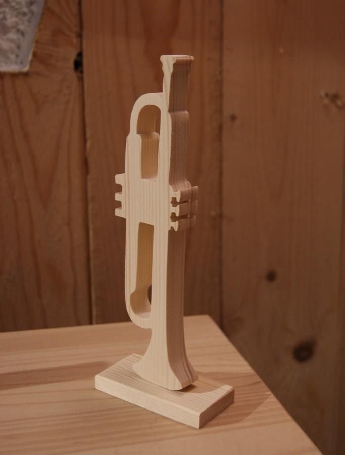 Lång trätrumpet 20cm, gran, musikalisk dekoration, gåva till trumpetspelare, handgjord