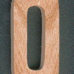 Nummer 0 i massivt trä 5 cm handskuren