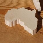 Figurine karta över Afrika ht6cm tjock 7mm massivt lönnträ handgjord