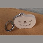 Halloween pumpa nyckelring, handgjord av massivt trä