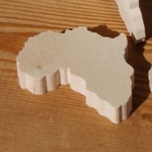 Figurine karta över Afrika ht6cm tjock 7mm massivt lönnträ handgjord
