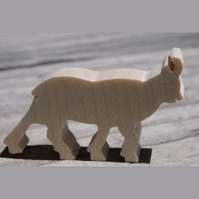 Miniatyrfigur i trä av en kammarmus för att dekorera ett bergstema