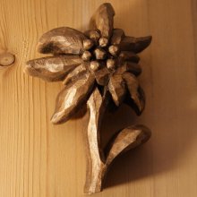 Edelweiss handsnidad och vaxad i valnöt, lindträ, skulptur, inredningsdekoration