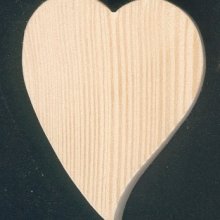 Hjärta i massivt trä 6 x 7,5 cm sned form med eller utan krok, handgjord.