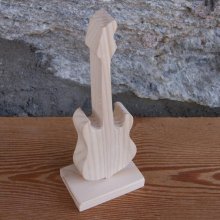 elektrisk gitarr monterad på en 15cm hög bas, handgjord massivt trä, bröllopsbordsdekoration